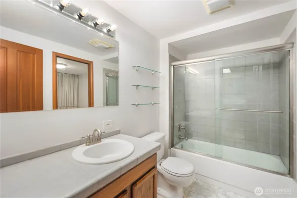 $670,000 | 1930 Grand Avenue, Unit 2, Everett, WA 98201