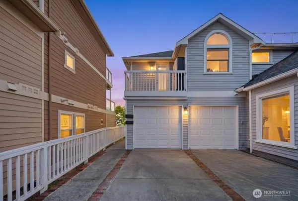 $670,000 | 1930 Grand Avenue, Unit 2, Everett, WA 98201