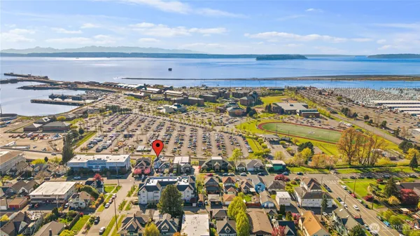$670,000 | 1930 Grand Avenue, Unit 2, Everett, WA 98201