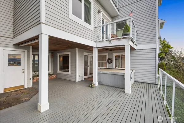 $670,000 | 1930 Grand Avenue, Unit 2, Everett, WA 98201