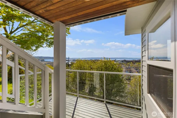 $670,000 | 1930 Grand Avenue, Unit 2, Everett, WA 98201