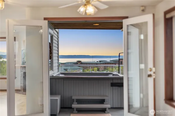 $670,000 | 1930 Grand Avenue, Unit 2, Everett, WA 98201