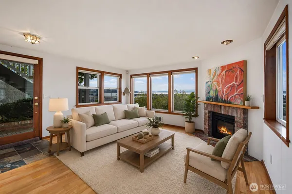 $670,000 | 1930 Grand Avenue, Unit 2, Everett, WA 98201