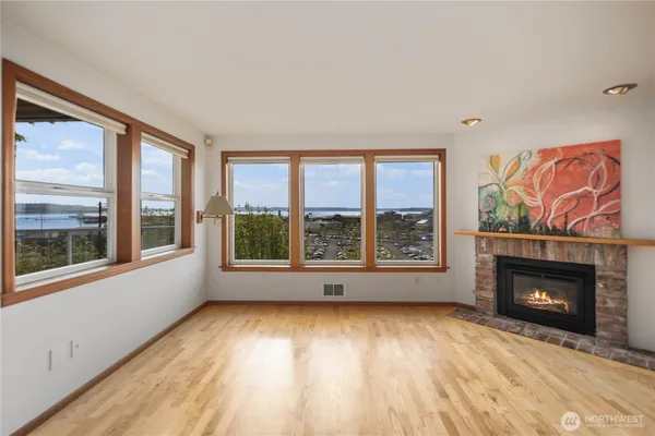 $670,000 | 1930 Grand Avenue, Unit 2, Everett, WA 98201