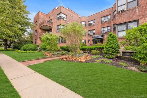 $305,000 | 58 Grace Avenue, Unit 1G, Great Neck, NY 11021