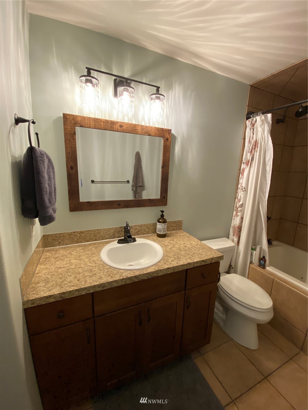 105 Cristler Road Chehalis, WA 98532 - Photo 25 of 37 a bathroom with a granite countertop sink toilet and mirror