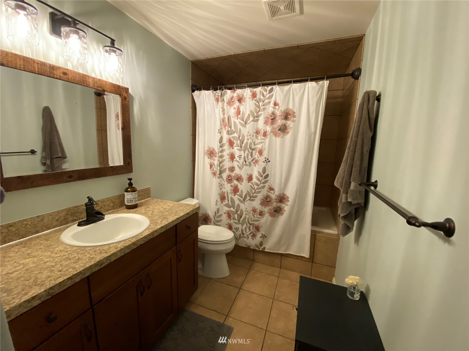 105 Cristler Road Chehalis, WA 98532 - Photo 26 of 37 a bathroom with a granite countertop sink toilet and shower