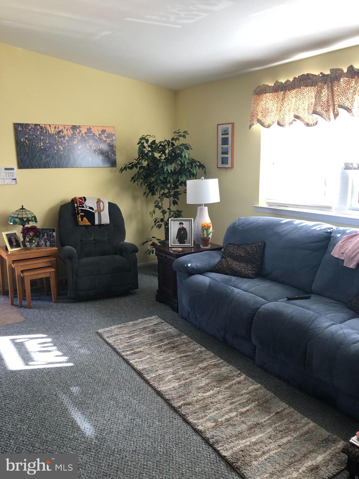 433 Densmore Road Philadelphia, PA 19116 - Photo 3 of 19 Living Room