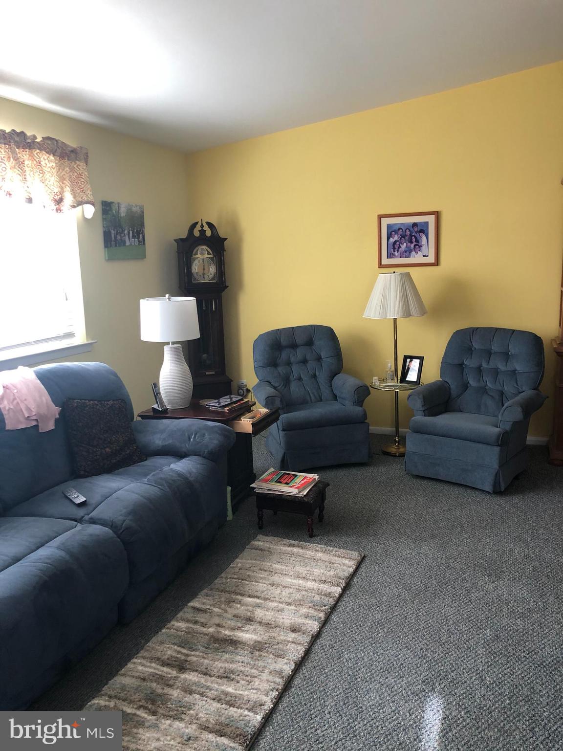 433 Densmore Road Philadelphia, PA 19116 - Photo 4 of 19 Living Room