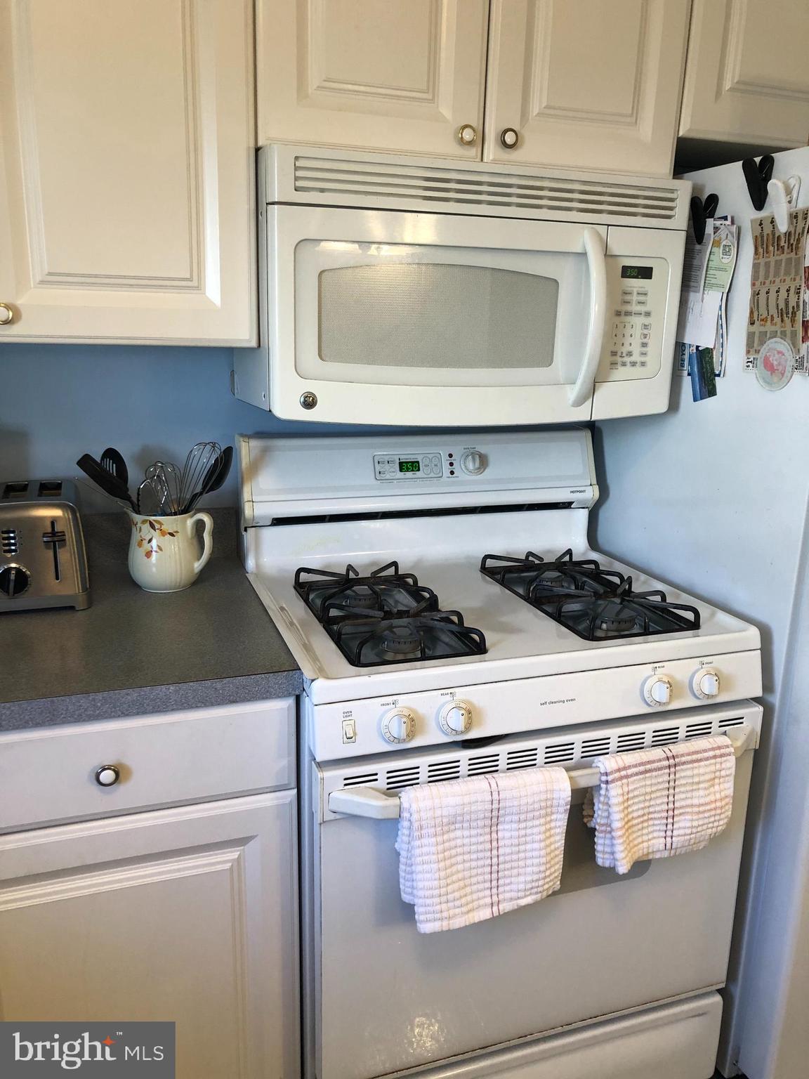 433 Densmore Road Philadelphia, PA 19116 - Photo 6 of 19 Kitchen