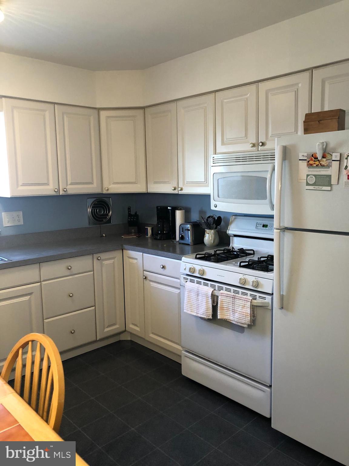 433 Densmore Road Philadelphia, PA 19116 - Photo 7 of 19 Kitchen