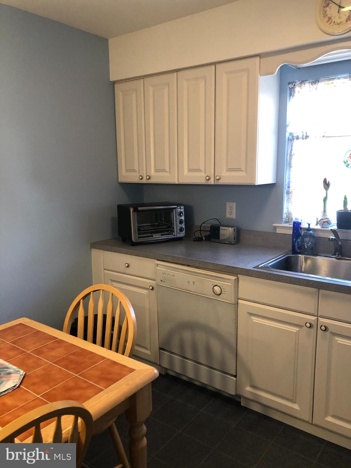 433 Densmore Road Philadelphia, PA 19116 - Photo 8 of 19 Eat in Kitchen