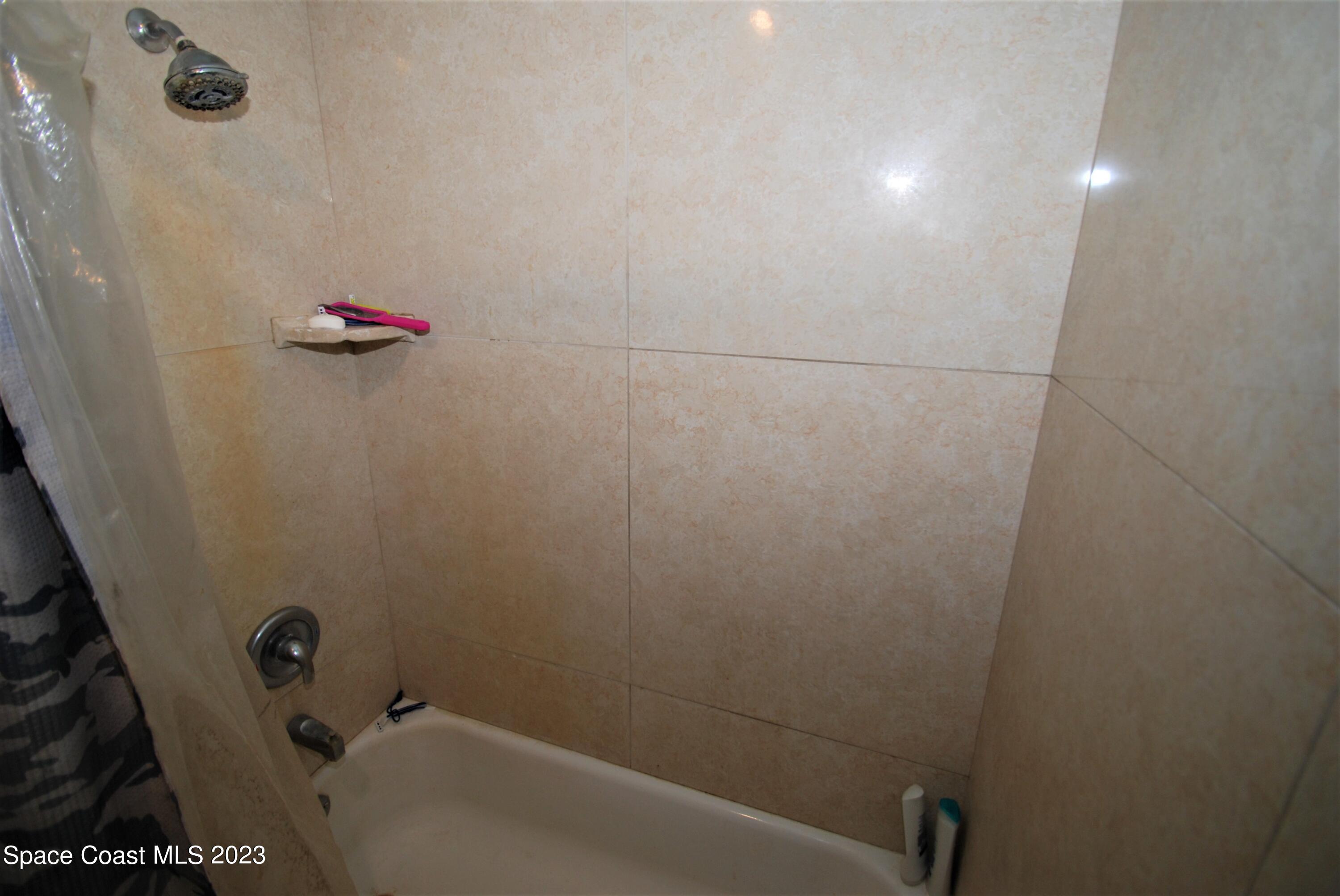 2450 Ski Lane Malabar, FL 32950 - Photo 12 of 23 Guest Shower