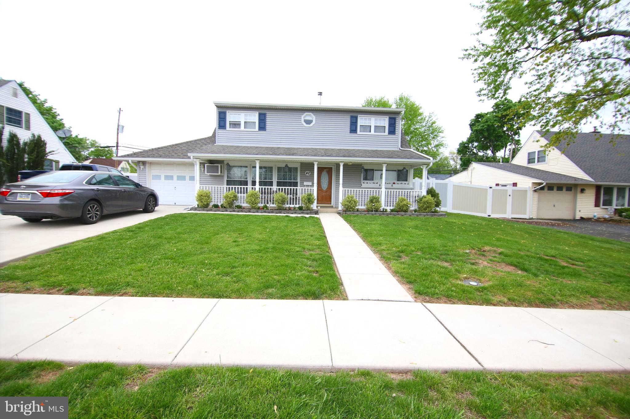 42 Hemlock Road Levittown, PA 19056 - Photo 2 of 33 Gallery Image 2