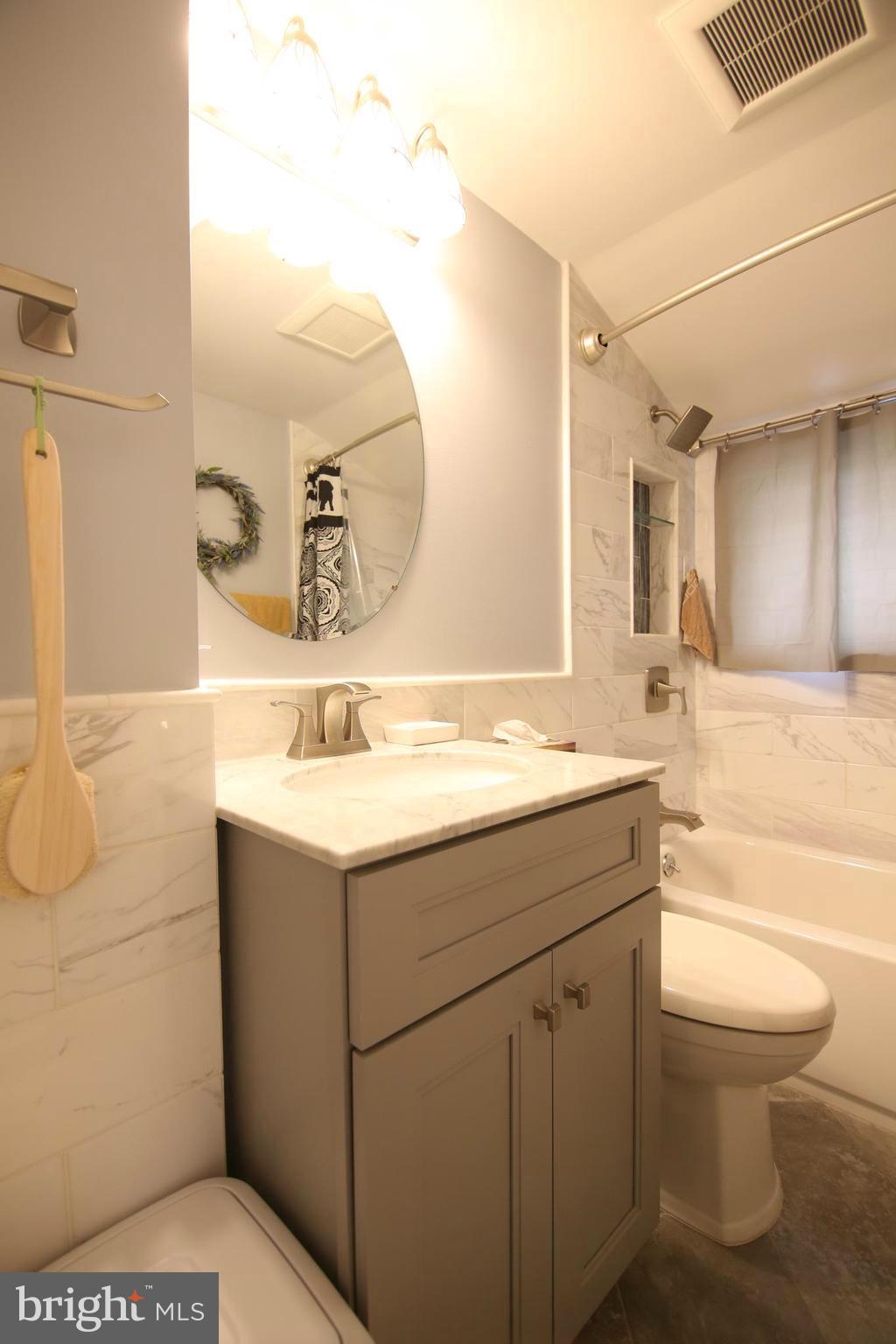 42 Hemlock Road Levittown, PA 19056 - Photo 19 of 33 Gallery Image 19