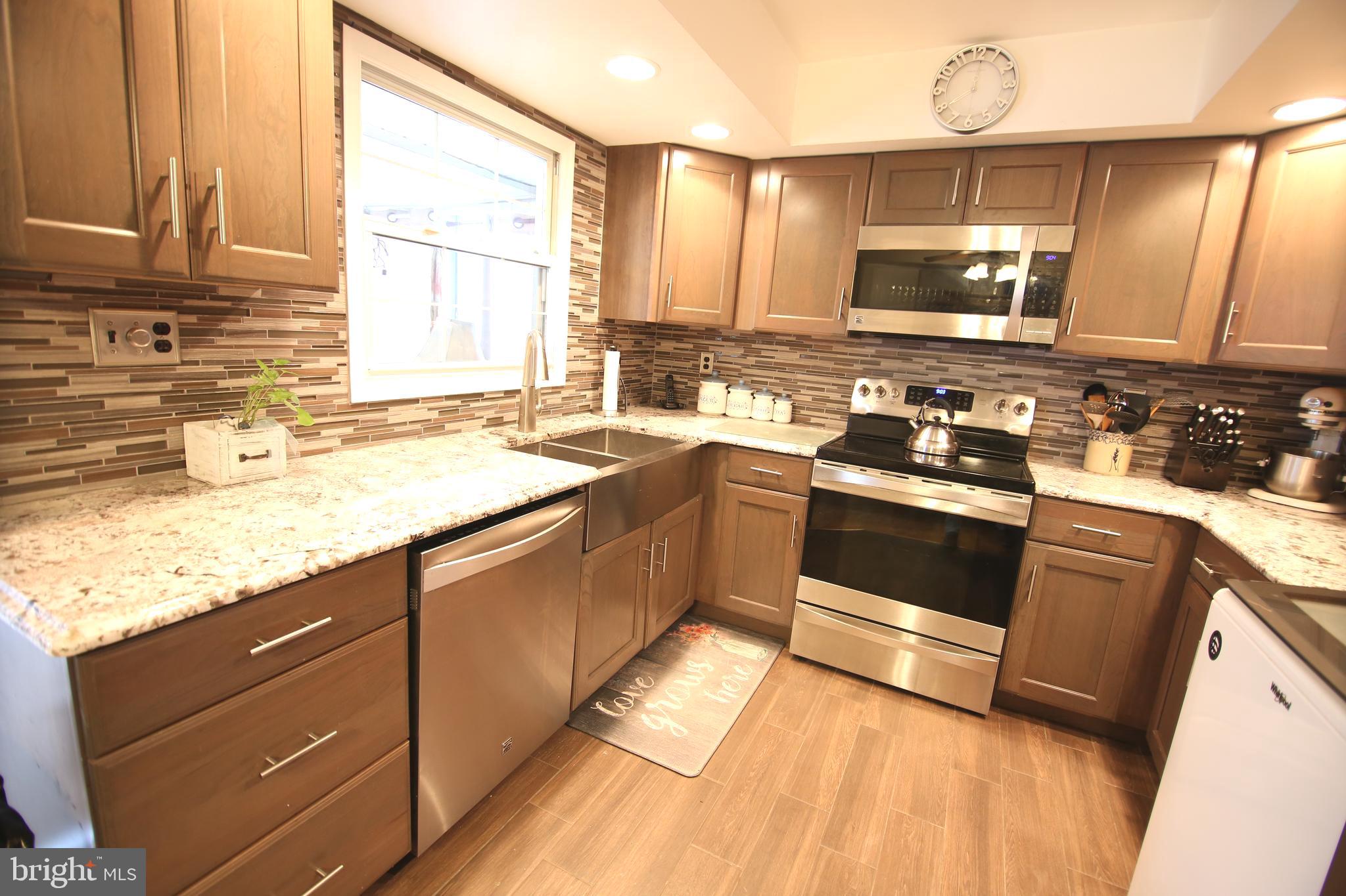 42 Hemlock Road Levittown, PA 19056 - Photo 4 of 33 Gallery Image 4