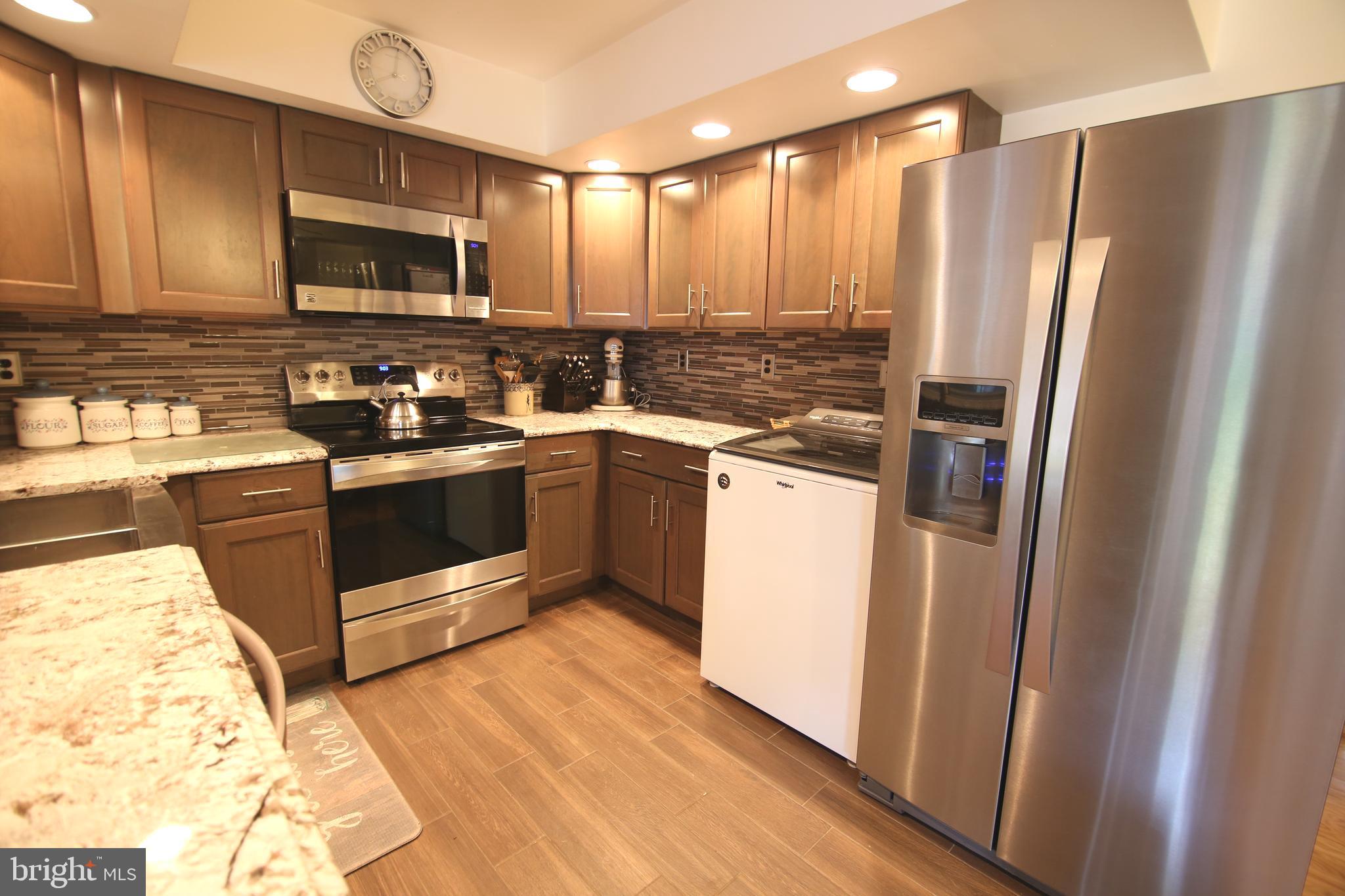 42 Hemlock Road Levittown, PA 19056 - Photo 5 of 33 Gallery Image 5