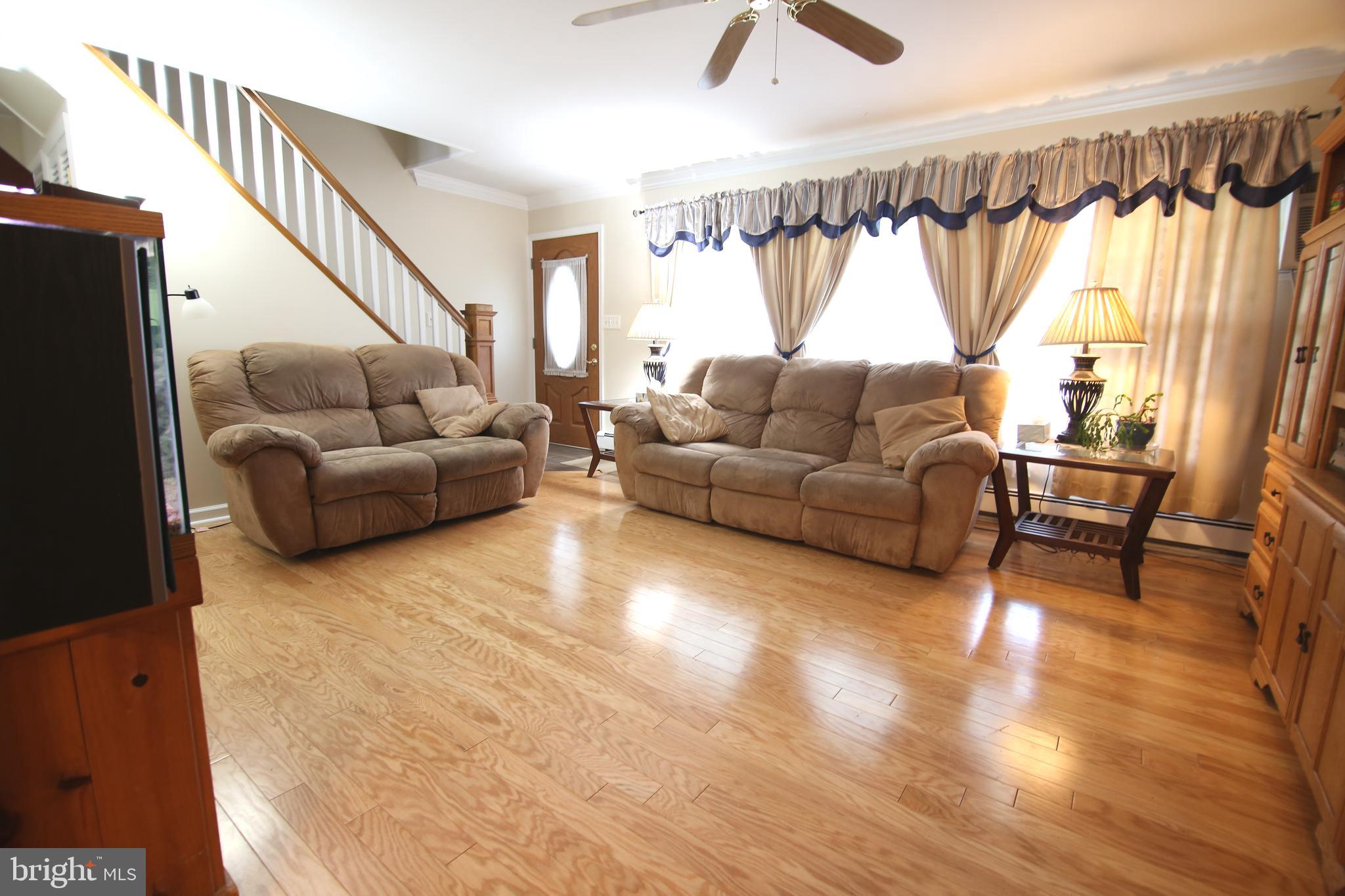 42 Hemlock Road Levittown, PA 19056 - Photo 8 of 33 Gallery Image 8