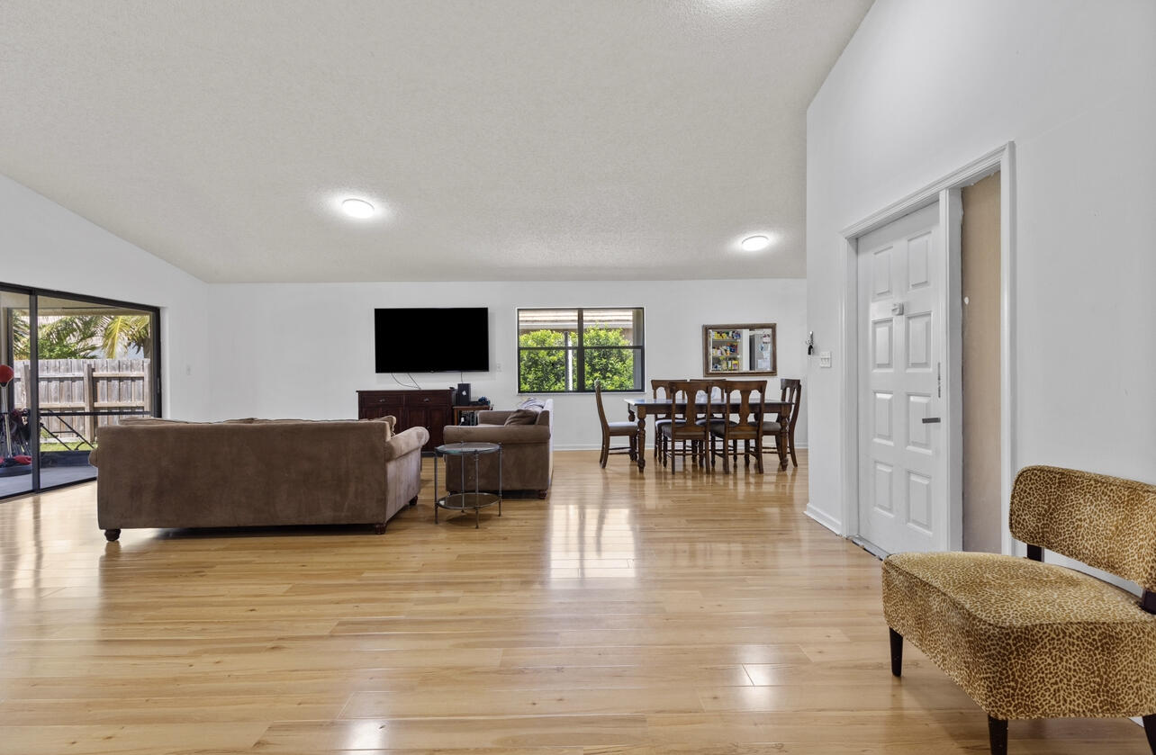 1180 Southwest 18th Street Boca Raton, FL 33486 - Photo 11 of 24 5483569B-C705-4446-9CC7-EC15C73046E1