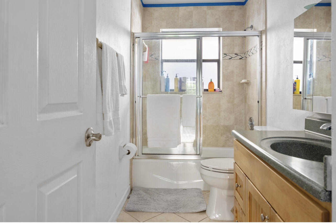 1180 Southwest 18th Street Boca Raton, FL 33486 - Photo 10 of 24 EA037B8A-2CC1-4590-9D93-14951C172876