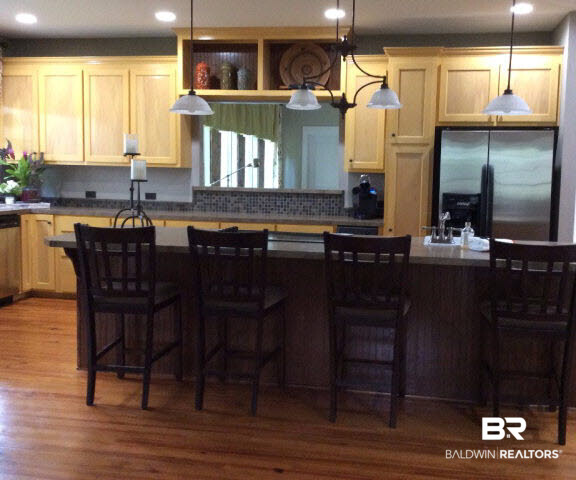 13848 Elmwood Court Stapleton, AL 36578 - Photo 7 of 27 Spacious Breakfast Bar for casual dining.