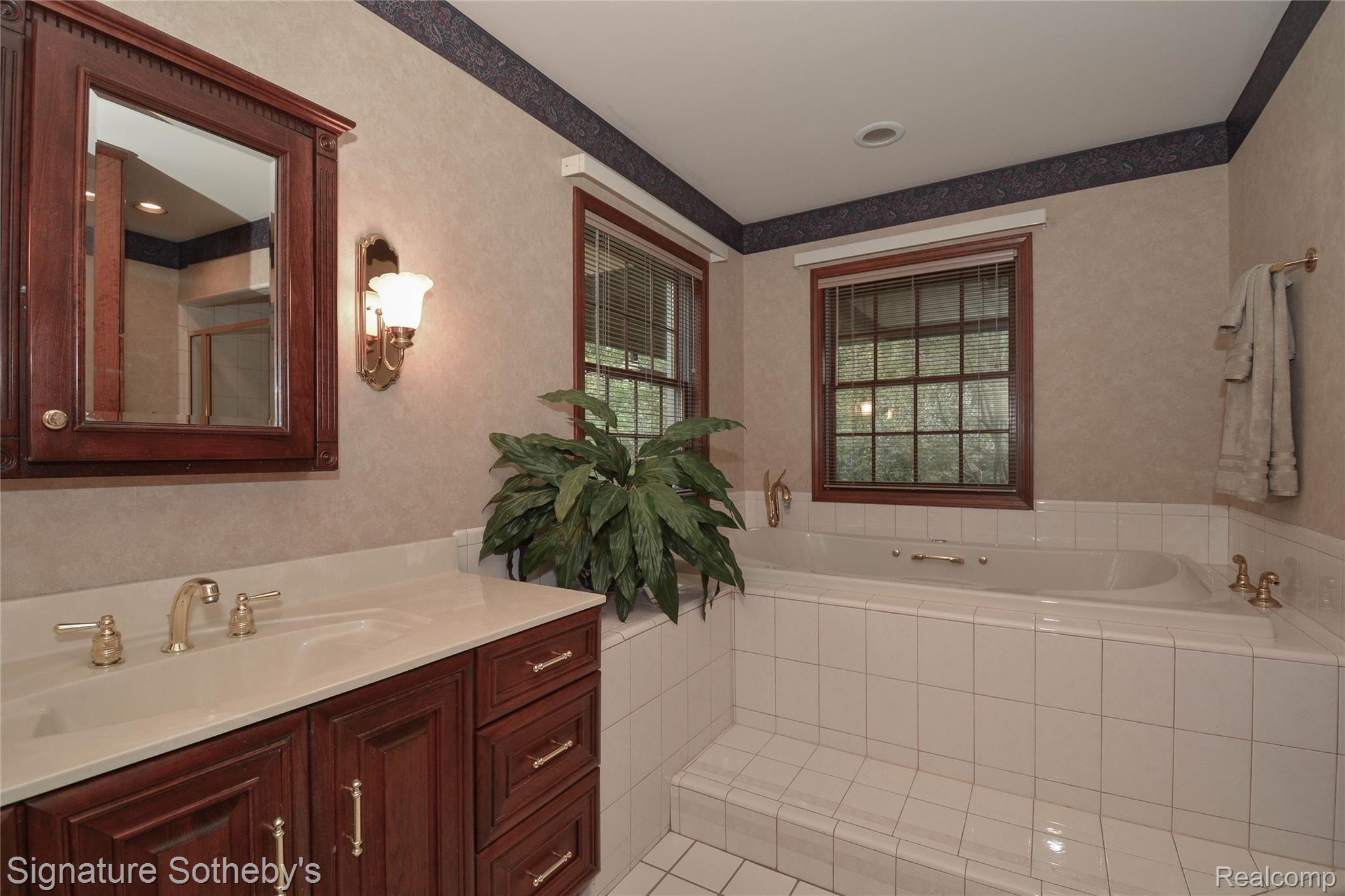 8463 Hartland Road Fenton, MI 48430 - Photo 16 of 54 DSC_6368.jpg
