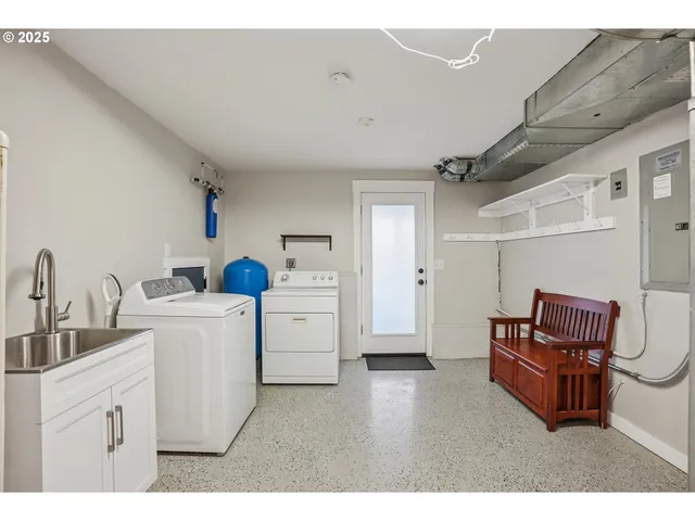 $1,149,999 | 13300 Northeast Whitlow Lane, Newberg, OR 97132