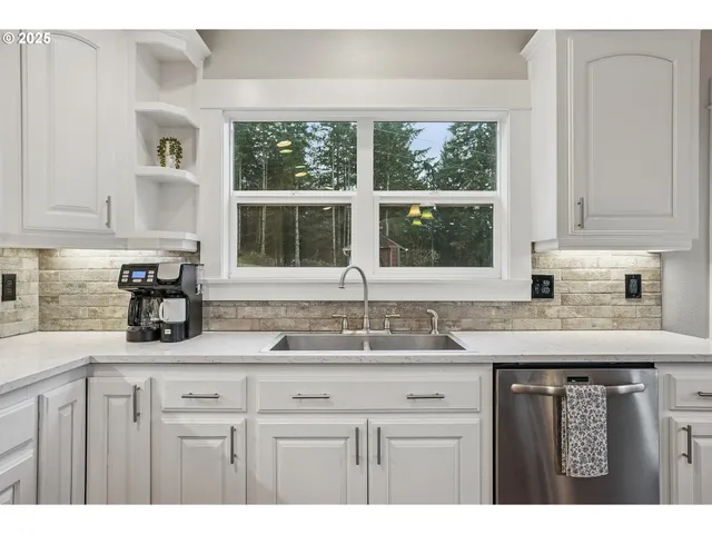 $1,149,999 | 13300 Northeast Whitlow Lane, Newberg, OR 97132