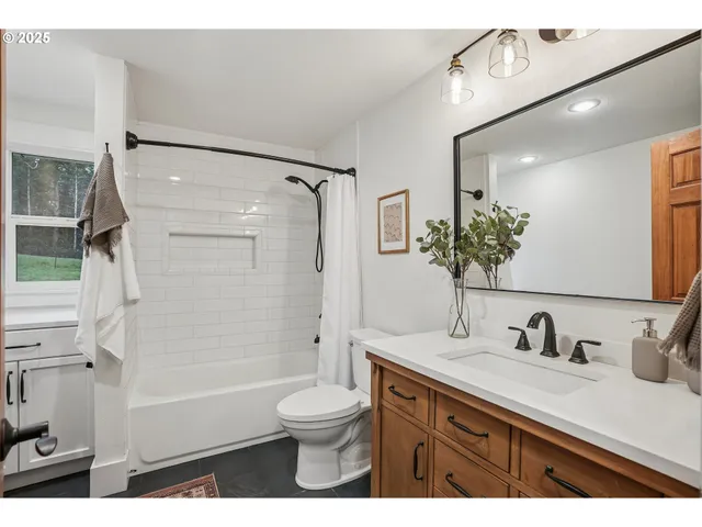 $1,149,999 | 13300 Northeast Whitlow Lane, Newberg, OR 97132