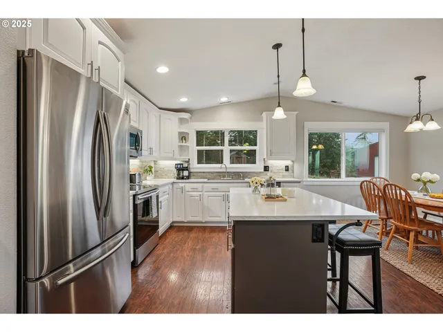 $1,149,999 | 13300 Northeast Whitlow Lane, Newberg, OR 97132