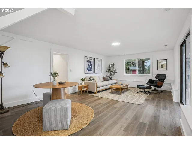 $1,149,999 | 13300 Northeast Whitlow Lane, Newberg, OR 97132