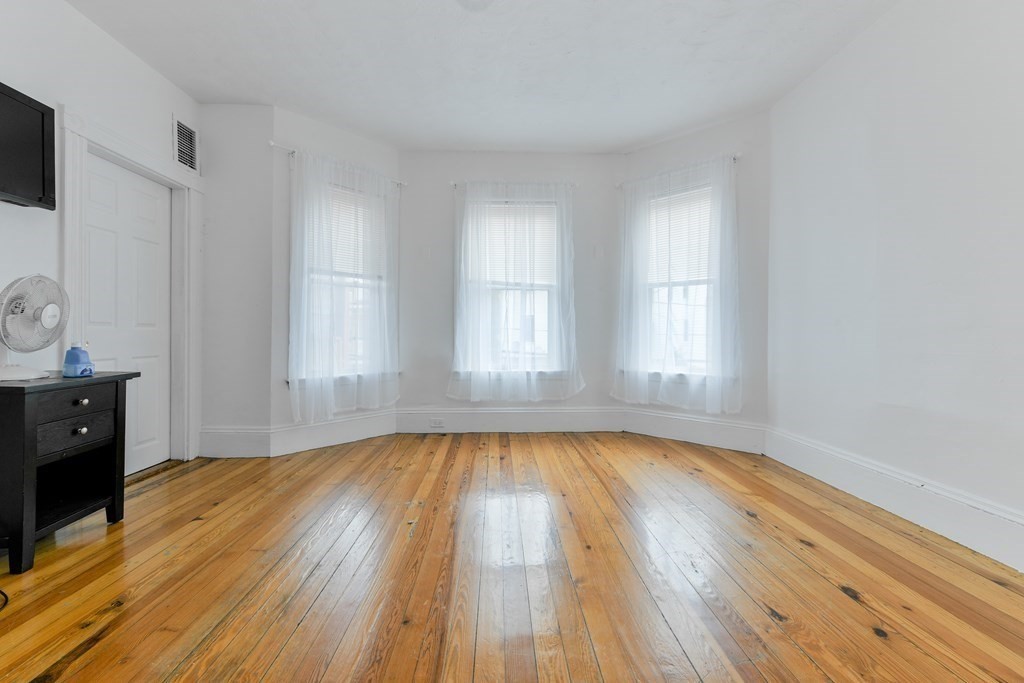 86 Whitfield Street Boston, MA 02124 - Photo 4 of 27