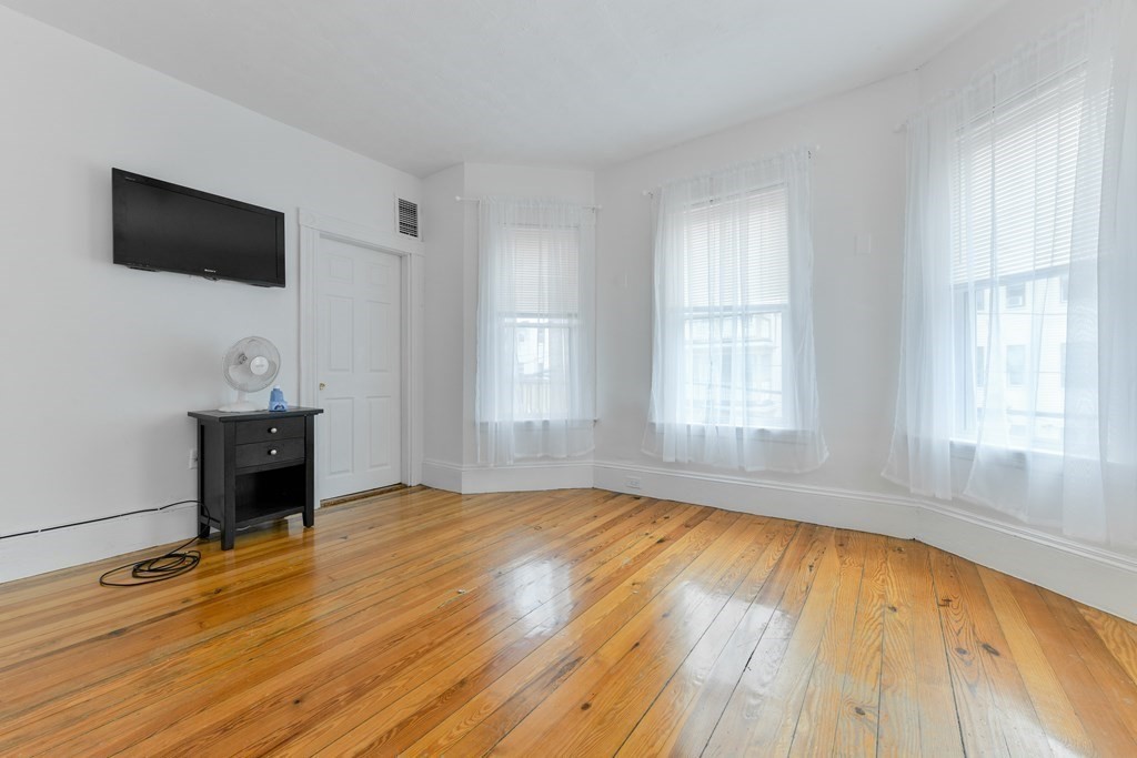 86 Whitfield Street Boston, MA 02124 - Photo 5 of 27