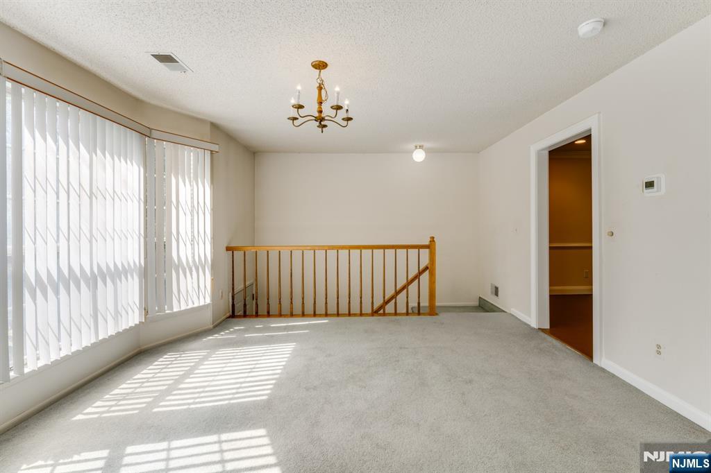 511 Quince Court Mahwah, NJ 07430 - Photo 5 of 29