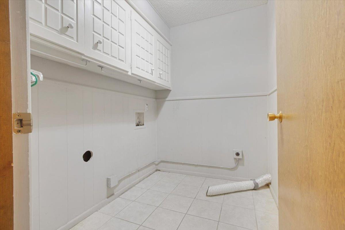 205 Smith Avenue New Home, TX 79381 - Photo 23 of 27 a view of a room