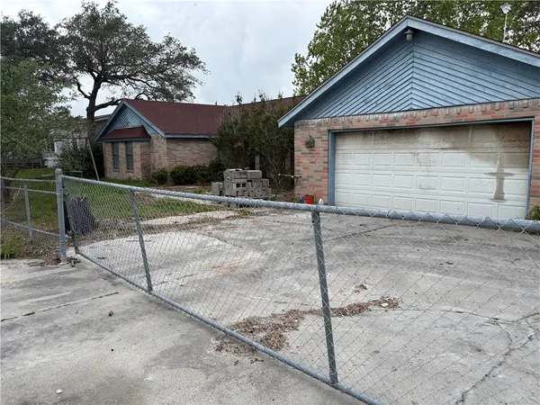 $245,000 | 122 St Peter, Rockport, TX 78382