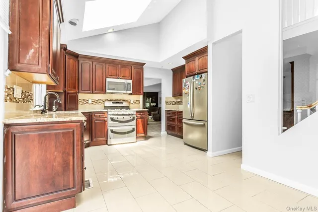 $1,599,000 | 83 The Dell, Searingtown, NY 11507