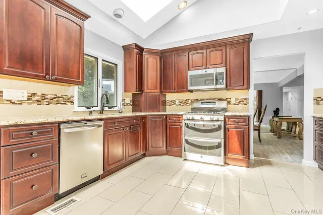 $1,599,000 | 83 The Dell, Searingtown, NY 11507