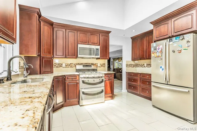 $1,599,000 | 83 The Dell, Searingtown, NY 11507