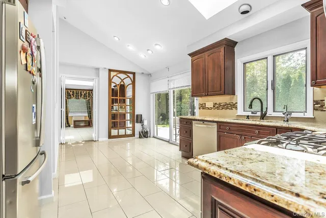 $1,599,000 | 83 The Dell, Searingtown, NY 11507