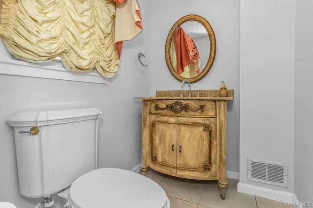 $1,599,000 | 83 The Dell, Searingtown, NY 11507