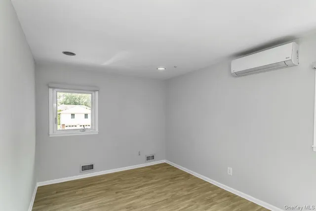 $1,599,000 | 83 The Dell, Searingtown, NY 11507