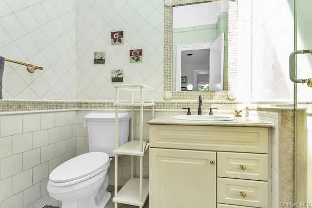 $1,599,000 | 83 The Dell, Searingtown, NY 11507