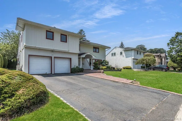 $1,599,000 | 83 The Dell, Searingtown, NY 11507