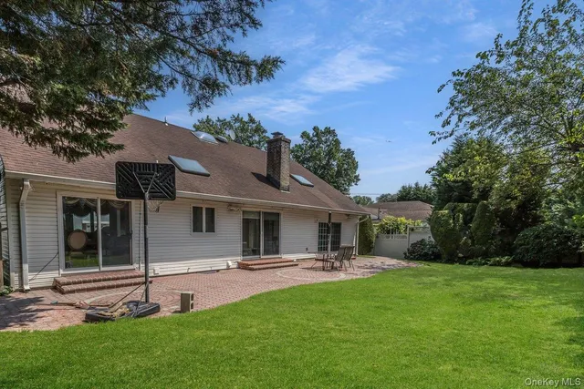 $1,599,000 | 83 The Dell, Searingtown, NY 11507