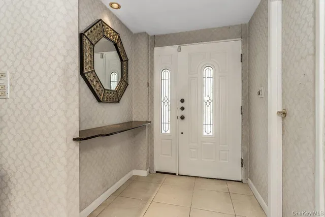 $1,599,000 | 83 The Dell, Searingtown, NY 11507