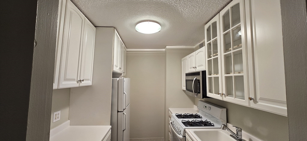 33 Pond Avenue, Unit 417 Brookline, MA 02445 - Photo 5 of 9