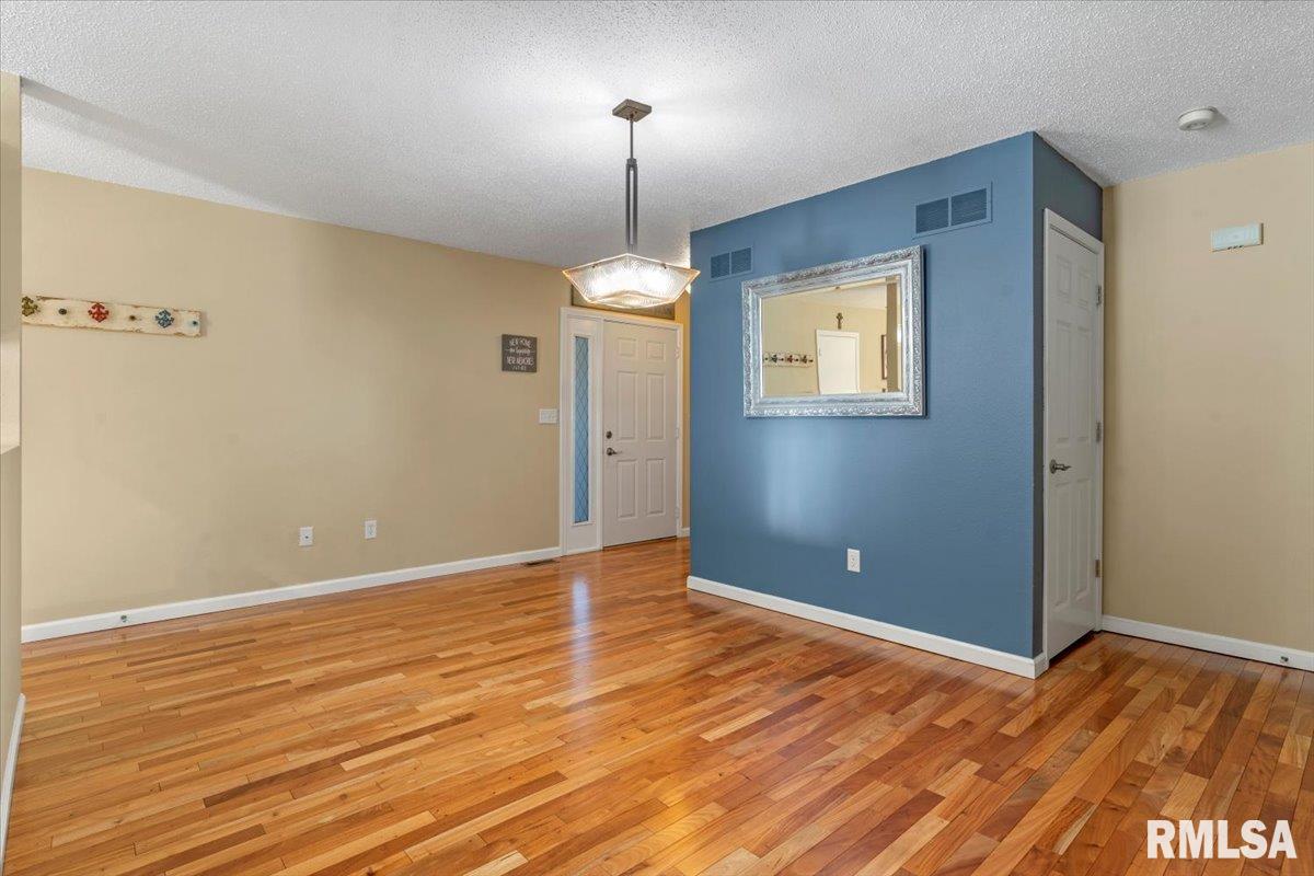 1009 Rickard Court Springfield, IL 62704 - Photo 4 of 29 Gallery Image 4