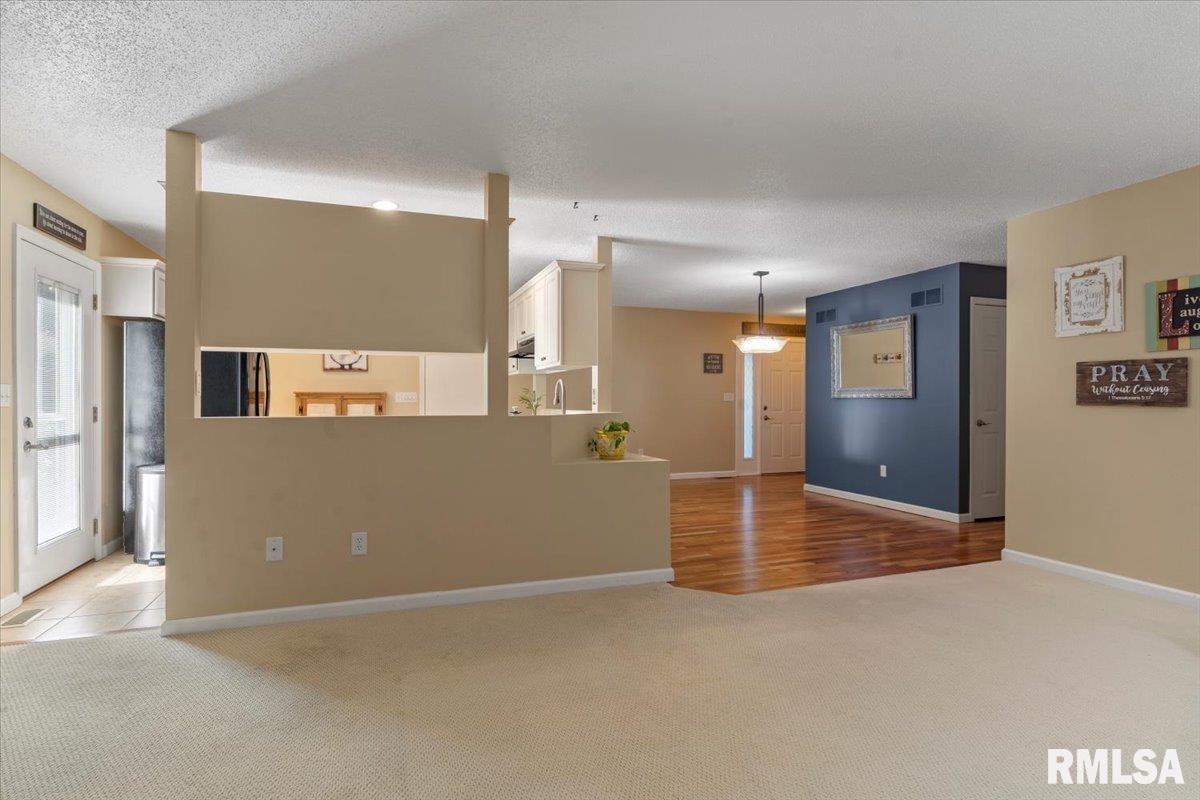 1009 Rickard Court Springfield, IL 62704 - Photo 8 of 29 Gallery Image 8
