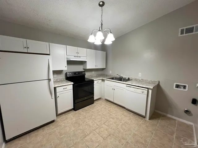 $975 | 6809 Tiki Lane, Unit 1, Pensacola, FL 32503